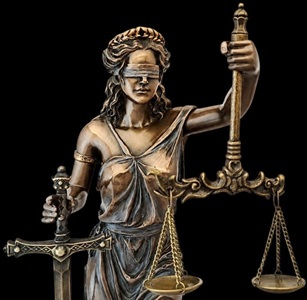 Kreativ-studentergave-jurist-dimission